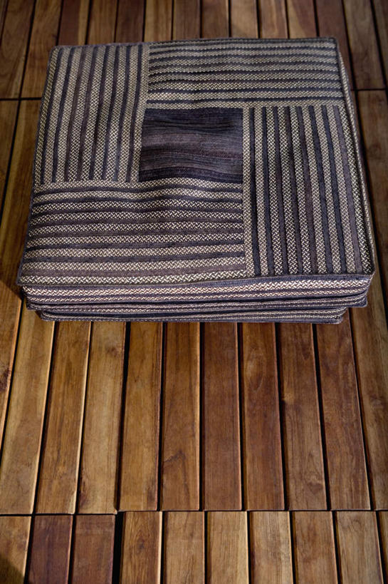 无人,竖图,俯视,室内,特写,白天,靠垫,静物,椅子,木制,木椅,靠枕,一个,木制品,垫子,枕头,单个,彩图,高角度拍摄