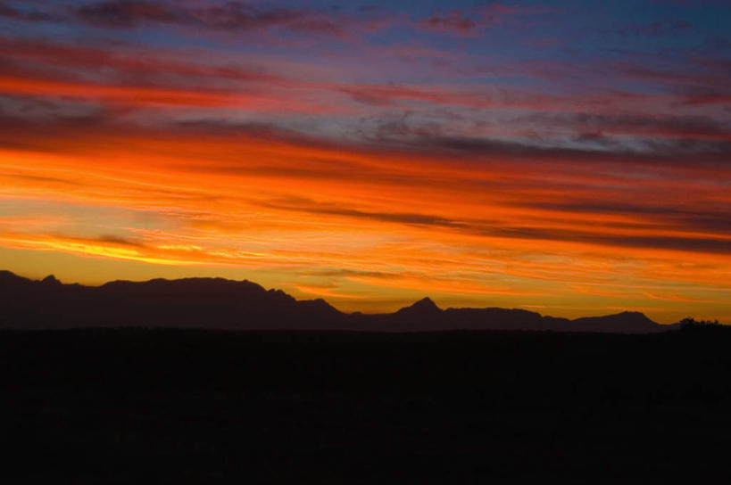 无人,横图,室外,白天,正面,旅游,度假,石头,美景,日落,山,山脉,非洲,阴影,光线,石子,影子,景观,山顶,山峰,晚霞,霞光,落日,山峦,背光,娱乐,阳光,自然,黄昏,群山,享受,休闲,景色,彩霞,放松,自然风光,逆光,沉积岩,德拉肯斯山脉,阿非利加洲,颠峰,极峰,夕照,德拉肯斯堡山脉,喀什兰巴山,龙山山脉,水成岩,石块,岩石,夕阳,彩图,斜阳
