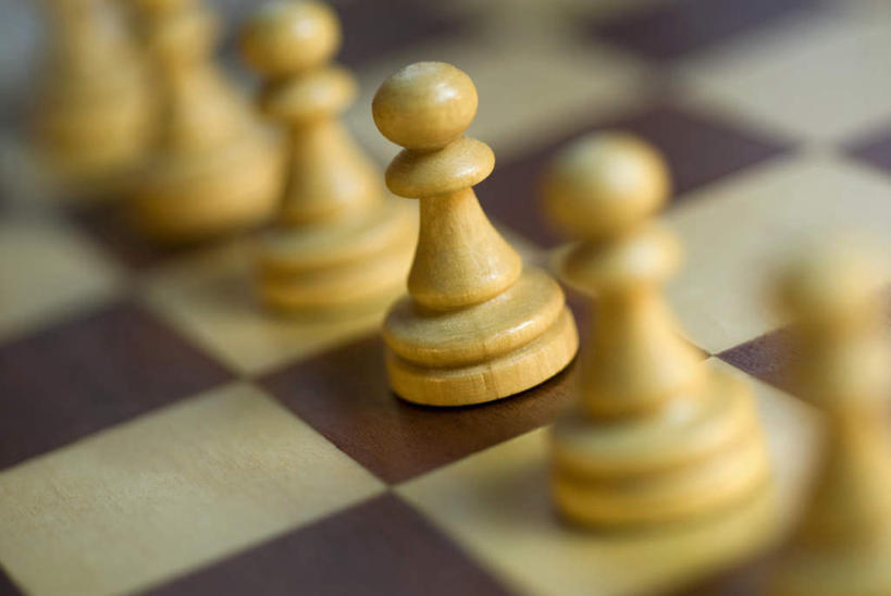 无人,横图,俯视,室外,特写,白天,游戏,快乐,比赛,竞争,静物,一排,许多,阴影,朦胧,模糊,整齐,反射,影子,玩,娱乐,排列,象棋,休闲,棋子,棋盘,国际象棋,益智,活动,队列,发泄,消遣,智力,宣泄,玩耍,嬉戏,彩图,高角度拍摄,兵,近卫军