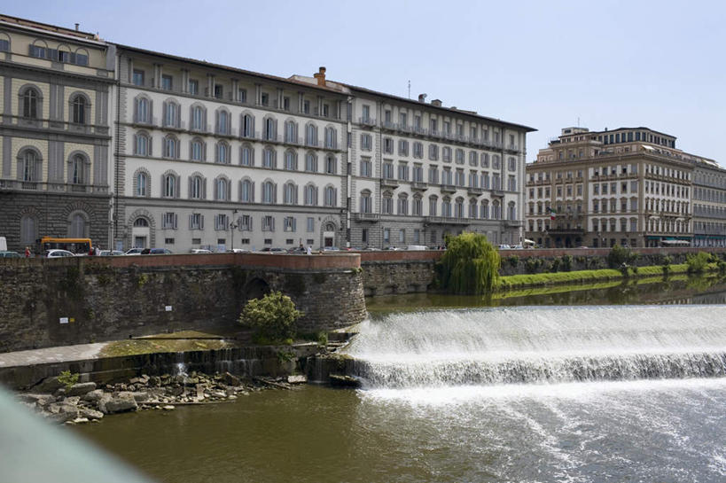 无人,家,横图,室外,白天,正面,度假,草地,草坪,美景,植物,城市风光,城市,喷泉,意大利,佛罗伦萨,欧洲,阴影,光线,影子,房屋,屋子,景观,公寓,文化,娱乐,洋房,楼房,住宅,草,树,树木,蓝色,绿色,蓝天,天空,阳光,自然,天,品味,享受,休闲,景色,放松,生长,晴朗,成长,托斯卡纳,南欧,水景,万里无云,意大利共和国,首府,美观,百花之城,翡冷翠,托斯卡纳大区,设计,晴空,晴空万里,彩图,房子