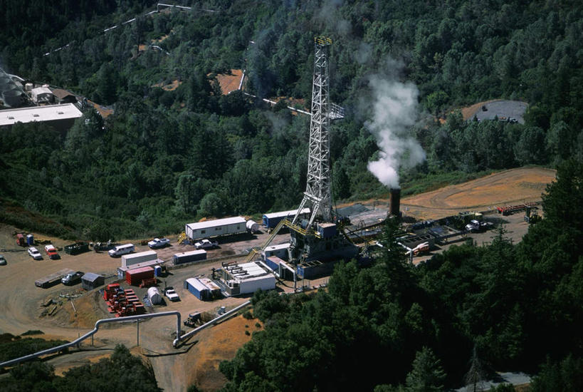 无人,横图,俯视,航拍,室外,白天,度假,技术,美景,树林,植物,城市风光,城市,美国,环保,科学,景观,娱乐,树,树木,绿色,自然,享受,休闲,发电站,景色,放松,生长,能源,成长,回收,资源,北美,北美洲,鸟瞰,加利福尼亚,美洲,能量,热量,利用,低碳,循环,加州,加利福尼亚州,金州,黄金州,北亚美利加洲,亚美利加洲,持续,地热能,热能,天然热能,地热电站,地热发电站,彩图,高角度拍摄