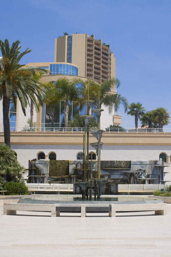 无人,高楼大厦,竖图,室外,白天,正面,度假,美景,植物,城市风光,城市,大厦,道路,建筑,路,摩天大楼,公路,棕榈树,叶子,椅子,摩纳哥,欧洲,阴影,光线,影子,墙,景观,绿叶,交通,娱乐,墙壁,墙面,树,树木,蓝色,绿色,蓝天,天空,阳光,自然,天,享受,休闲,摩纳哥公国,嫩叶,景色,放松,生长,晴朗,成长,棕榈叶,万里无云,蒙特卡洛,蒙地卡罗,叶,叶片,晴空,晴空万里,马路,彩图,大楼,高层建筑,高楼,摩天楼