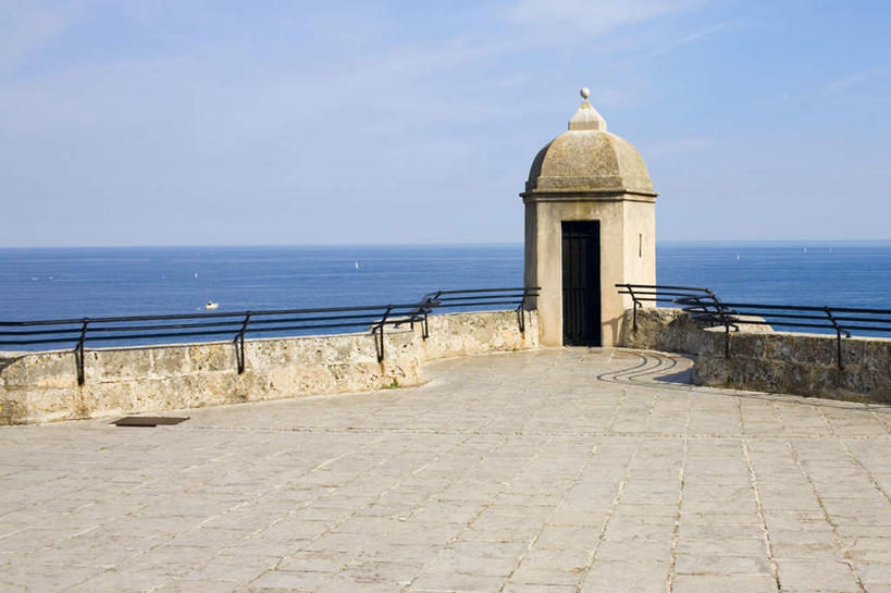 无人,栏杆,横图,室外,白天,正面,度假,海浪,海洋,美景,城市风光,城市,摩纳哥,欧洲,阴影,光线,影子,屋顶,景观,浪花,水平线,云,云朵,围栏,辽阔,海平线,云彩,顶棚,娱乐,护栏,蓝色,白云,蓝天,天空,阳光,海水,天,享受,休闲,广阔,摩纳哥公国,景色,放松,晴朗,一望无际,海景,蒙特卡洛,蒙地卡罗,无边无际,一马平川,大海,风浪,海,海水的波动,近岸浪,涌浪,晴空,彩图,水天相接,水天一线