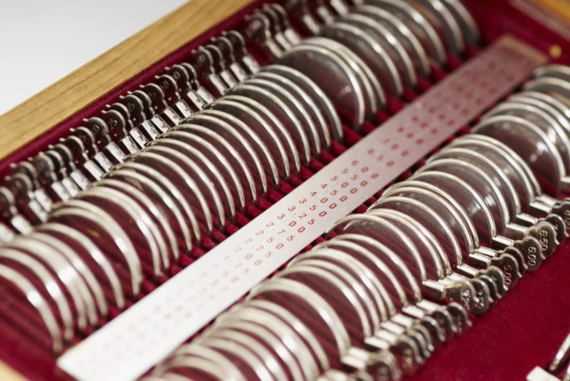 无人,横图,俯视,室内,特写,白天,镜子,静物,一排,许多,阴影,整齐,透明,反射,影子,盒子,排列,容器,储藏,镜像,镜面,储存,队列,光学,通明,彩图,高角度拍摄,光学透镜,贮存