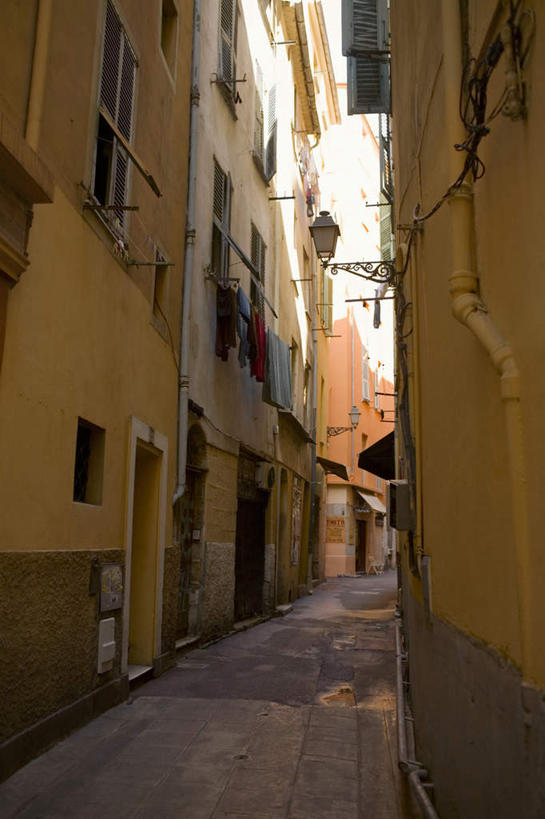 无人,家,竖图,室外,白天,仰视,度假,美景,窗户,城市风光,城市,道路,路,照明,法国,欧洲,阴影,光线,壁灯,影子,房屋,墙,屋子,景观,公寓,小路,灯光,交通,娱乐,洋房,楼房,玻璃窗,墙壁,墙面,住宅,灯,阳光,灯具,享受,休闲,景色,放松,照亮,照明设备,滨海阿尔卑斯,尼斯,法兰西共和国,省会,法兰西第五共和国,普罗旺斯.阿尔卑斯.蓝色海岸,普罗旺斯.阿尔卑斯.蓝色海岸大区,滨海阿尔卑斯省,彩图,低角度拍摄,房子