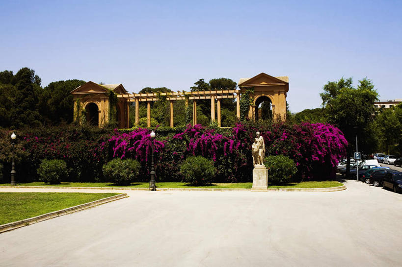 无人,公园,栏杆,横图,室外,白天,仰视,度假,花海,花圃,美景,植物,城市风光,城市,道路,路,叶子,雕塑,西班牙,欧洲,巴塞罗那,阴影,艺术,装饰,盛开,光线,雕刻,雕像,影子,景观,围栏,小路,交通,花蕾,娱乐,护栏,花,花瓣,花朵,花卉,鲜花,蓝色,绿色,蓝天,天空,阳光,工艺品,花丛,花束,花田,天,花苞,花蕊,享受,休闲,景色,放松,晴朗,纪念,美术,南欧,主题,陈列,奎尔公园,万里无云,首府,古埃尔公园,加泰罗尼亚,西班牙王国,功能,美学,晴空,晴空万里,彩图,低角度拍摄