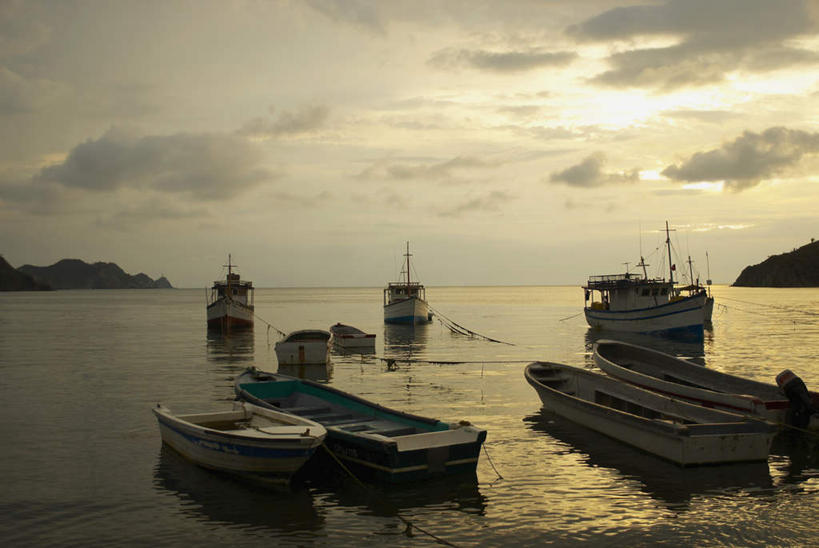 无人,横图,室外,白天,正面,度假,海浪,海洋,美景,日落,城市风光,城市,轮船,船,哥伦比亚,停靠,阴影,光线,影子,景观,浪花,晚霞,霞光,落日,背光,娱乐,阳光,海水,黄昏,交通工具,享受,休闲,景色,彩霞,南美,放松,南美洲,拉丁美洲,停泊,载具,美洲,逆光,海景,亚美利加洲,南亚美利加洲,哥伦比亚共和国,夕照,大海,风浪,海,海水的波动,近岸浪,涌浪,夕阳,彩图,斜阳