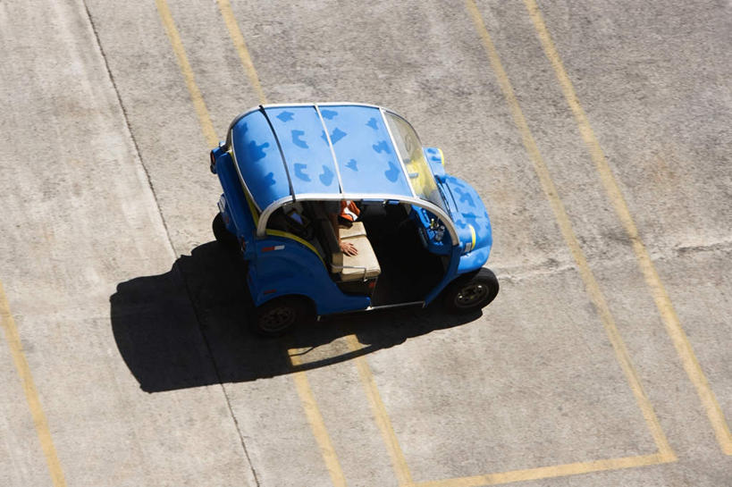 无人,码头,横图,俯视,室外,白天,港口,汽车,阴影,光线,影子,车,蓝色,阳光,交通工具,轿车,载具,彩图,高角度拍摄,摆渡口,埠头,渡口,渡头,港湾,海港,货运码头,口岸,商港