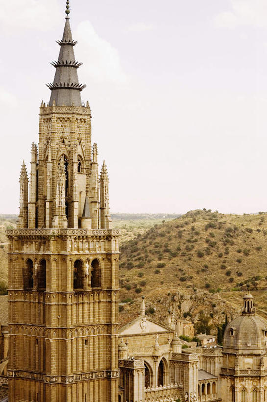 无人,教堂,竖图,室外,白天,正面,旅游,度假,石头,山,山脉,标志建筑,地标,建筑,西班牙,欧洲,节日,时间,石子,时钟,山顶,山峰,钟楼,山峦,计时,文化,娱乐,建设,钟表,群山,祈祷,享受,休闲,健康,表,旅游胜地,放松,许愿,宗教,信仰,纪念,祈求,基督教,南欧,天主教,信念,沉积岩,托莱多,西班牙王国,塔钟,托莱多省,颠峰,极峰,托莱多大教堂,水成岩,平安,钟,石块,岩石,彩图,大教堂,礼拜堂