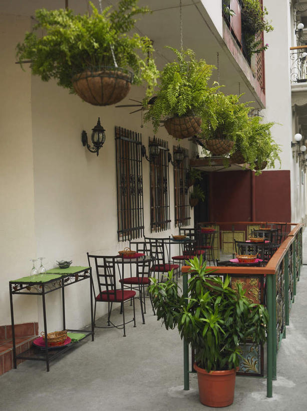 无人,家,竖图,室外,白天,仰视,度假,美景,植物,别墅,窗户,城市风光,城市,椅子,巴拿马,一排,吊挂,悬挂,整齐,盆栽,房屋,木椅,屋子,景观,公寓,盆景,首都,挂,娱乐,洋房,楼房,玻璃窗,住宅,排列,绿色,自然,享受,休闲,景色,放松,生长,成长,中美洲,队列,美洲,亚美利加洲,巴拿马城,巴拿马共和国,彩图,低角度拍摄,房子