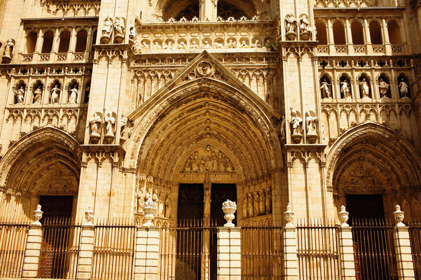 无人,教堂,横图,室外,白天,仰视,旅游,度假,石头,标志建筑,地标,建筑,雕塑,西班牙,欧洲,节日,艺术,装饰,雕刻,雕像,石子,墙,文化,娱乐,建设,墙壁,墙面,工艺品,祈祷,享受,休闲,健康,旅游胜地,放松,许愿,宗教,信仰,纪念,祈求,美术,基督教,南欧,天主教,主题,陈列,信念,托莱多,西班牙王国,功能,美学,托莱多省,托莱多大教堂,平安,石块,彩图,低角度拍摄,大教堂,礼拜堂