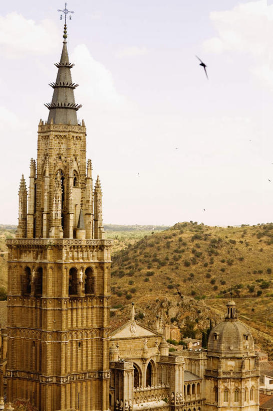 无人,教堂,竖图,室外,白天,正面,旅游,度假,石头,美景,山,山脉,标志建筑,地标,建筑,西班牙,欧洲,阴影,节日,光线,石子,影子,景观,山顶,山峰,云,云朵,山峦,云彩,文化,娱乐,建设,蓝色,白云,蓝天,天空,阳光,自然,群山,天,祈祷,享受,休闲,健康,旅游胜地,景色,放松,许愿,宗教,信仰,晴朗,纪念,祈求,基督教,南欧,天主教,自然风光,信念,沉积岩,托莱多,西班牙王国,托莱多省,颠峰,极峰,托莱多大教堂,水成岩,平安,石块,岩石,晴空,彩图,大教堂,礼拜堂