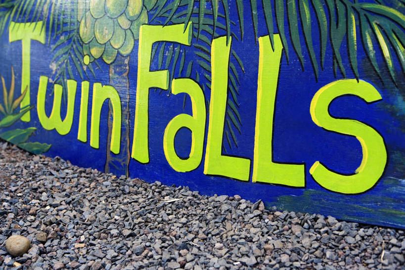 无人,横图,俯视,室外,白天,旅游,度假,岛屿,石头,美景,夏威夷,美国,信息,英文,标志,石子,文字,字符,字母,景观,娱乐,标识,布告,布告栏,自然,享受,休闲,鹅卵石,景色,放松,英文字母,北美,通知,公告,北美洲,传播,自然风光,消息,美洲,按摩石,夏威夷州,爱洛哈之州,北亚美利加洲,亚美利加洲,公布栏,列岛,群岛,石块,诸岛,彩图,高角度拍摄,毛伊岛,茂伊岛,茂宜岛,山谷之岛