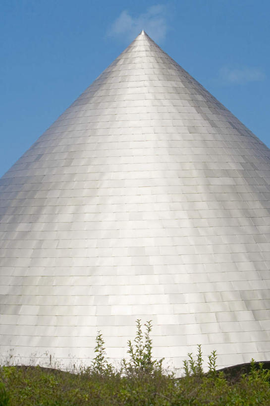 无人,天文台,竖图,室外,白天,仰视,旅游,度假,实验,草地,草坪,岛屿,植物,标志建筑,地标,建筑,夏威夷,美国,阴影,研究,光线,科学,影子,云,云朵,云彩,娱乐,建设,草,蓝色,绿色,白云,蓝天,天空,阳光,天,享受,休闲,旅游胜地,放松,晴朗,科研,北美,北美洲,天文,美洲,检验,夏威夷岛,夏威夷州,爱洛哈之州,希洛,北亚美利加洲,亚美利加洲,大岛,观测,观象台,山岳台,列岛,群岛,诸岛,晴空,彩图,低角度拍摄