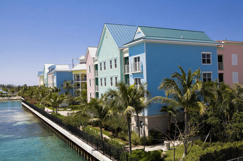 无人,家,横图,室外,白天,正面,度假,海浪,海洋,美景,植物,城市风光,城市,棕榈树,叶子,巴哈马,阴影,光线,影子,房屋,屋子,景观,浪花,公寓,绿叶,首都,娱乐,洋房,楼房,住宅,树,树木,蓝色,绿色,蓝天,天空,阳光,自然,海水,天,享受,休闲,嫩叶,景色,放松,生长,晴朗,成长,北美,北美洲,美洲,海景,棕榈叶,万里无云,天堂岛,北亚美利加洲,亚美利加洲,巴哈马联邦,叶,叶片,大海,风浪,海,海水的波动,近岸浪,涌浪,晴空,晴空万里,彩图,房子,拿骚