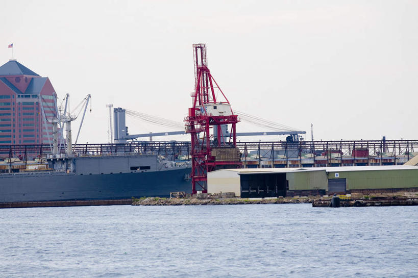 无人,码头,横图,室外,白天,正面,度假,海浪,海洋,美景,城市风光,城市,港口,轮船,船,美国,阴影,光线,影子,景观,浪花,娱乐,设备,施工,蓝色,蓝天,天空,阳光,海水,交通工具,天,享受,休闲,机械,起重机,龙门吊,景色,放松,晴朗,工程,北美,北美洲,载具,美洲,装卸,海景,万里无云,马里兰州,自由之州,战线之州,巴尔的摩,马里兰,北亚美利加洲,亚美利加洲,小美国,门式起重机,桥式起重机,大海,风浪,海,海水的波动,近岸浪,涌浪,晴空,晴空万里,彩图,摆渡口,埠头,渡口,渡头,港湾,海港,货运码头,口岸,商港