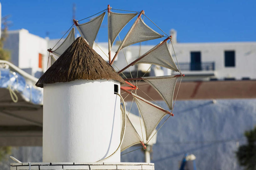 无人,家,横图,室外,白天,正面,度假,灌溉,美景,城市风光,城市,风车,希腊,欧洲,阴影,环保,朦胧,模糊,光线,影子,房屋,屋子,景观,公寓,娱乐,洋房,楼房,住宅,蓝色,蓝天,天空,阳光,天,享受,休闲,景色,放松,能源,晴朗,回收,资源,浇灌,荷兰风车,利用,低碳,循环,希腊共和国,万里无云,磨坊,持续,晴空,晴空万里,彩图,房子