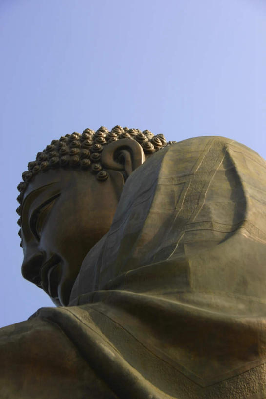 东方人,脸,头,脸颊,一个人,无人,坐,竖图,室外,特写,白天,仰视,旅游,度假,名胜古迹,标志建筑,地标,建筑,雕塑,香港,中国,亚洲,仅一个男性,仅一个人,仅一个中年男性,阴影,遗迹,艺术,装饰,光线,雕刻,雕像,影子,注视,黄种人,古迹,文物,娱乐,建设,古建筑,石雕,肩膀,蓝色,蓝天,天空,阳光,工艺品,天,观察,看,享受,休闲,旅游胜地,放松,晴朗,观看,纪念,美术,港,察看,关注,主题,陈列,古文明,东亚,大屿山,万里无云,宝莲寺,香港特别行政区,港澳台,中华人民共和国,功能,美学,宝莲禅寺,大濠岛,荃湾区,男人,男性,中年男性,亚洲人,头部,脸部,脸蛋,面部,晴空,晴空万里,坐着,半身,彩图,低角度拍摄