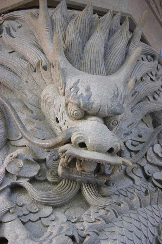 头,无人,竖图,室内,特写,白天,仰视,旅游,度假,成功,名胜古迹,标志建筑,地标,建筑,雕塑,香港,中国,亚洲,遗迹,艺术,装饰,龙,雕刻,雕像,注视,古迹,文物,娱乐,建设,古建筑,石雕,工艺品,观察,看,享受,休闲,旅游胜地,放松,观看,纪念,美术,港,察看,高贵,关注,主题,图腾,传说,陈列,古文明,东亚,大屿山,宝莲寺,香港特别行政区,港澳台,中华人民共和国,功能,美学,祥瑞,灵兽,权势,尊荣,宝莲禅寺,大濠岛,荃湾区,幸运,头部,半身,彩图,低角度拍摄