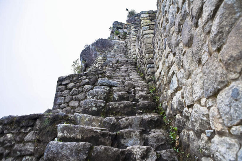 无人,横图,室外,白天,仰视,旅游,度假,名胜古迹,楼梯,标志建筑,地标,建筑,秘鲁,一排,许多,阴影,遗迹,整齐,光线,影子,阶梯,墙,古迹,文物,娱乐,建设,古建筑,墙壁,墙面,台阶,排列,蓝色,蓝天,天空,阳光,天,享受,休闲,旅游胜地,南美,放松,晴朗,南美洲,拉丁美洲,队列,美洲,古文明,万里无云,秘鲁共和国,马丘比丘,亚美利加洲,南亚美利加洲,玉米之仓,马丘比丘遗址,失落之城,印加帝国,晴空,晴空万里,彩图,低角度拍摄