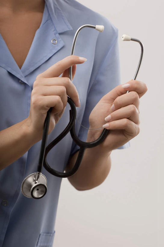 西方人,手,一个人,医生,站,竖图,室内,特写,白天,正面,工作服,制服,欧洲,欧洲人,双手,仅一个年轻女性,仅一个女性,仅一个人,握,拿,拿着,一个,蓝色,听诊器,站着,医护人员,医疗人员,手部,握着,摄影,影棚,单个,医疗设备,白大褂,医疗器械,防护服,医疗工具,隔离服,无菌服,工作制服,检测工具,年轻女性,女人,女性,白种人,大夫,站立,半身,彩图,影棚拍摄,工作套服,拍摄,防静电工装,隔工作服,洁净工装,洁净工作服,净化服,无尘工作服,无尘衣