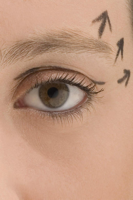 西方人,脸,头,眼睛,脸颊,眉毛,睫毛,一个人,竖图,室内,特写,白天,正面,欧洲,欧洲人,瞳孔,仅一个年轻女性,仅一个女性,仅一个人,注视,方向,标记,箭头,黑色,观察,看,眼部,观看,察看,手术,指向,关注,整形,簇,年轻女性,女人,女性,白种人,头部,睫,脸部,脸蛋,眉,面部,眼,眼睫毛,眼眉,半身,彩图,外科手术,医疗美容外科手术,整形手术,眼眉毛