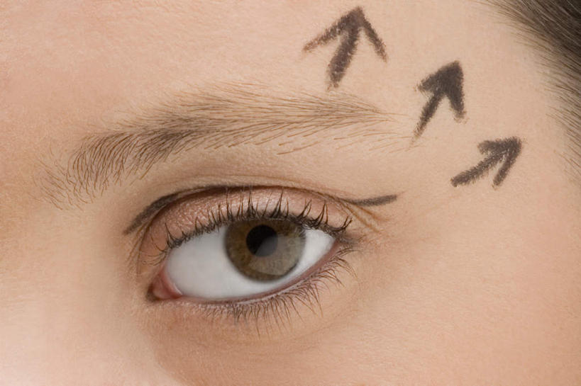 西方人,脸,头,眼睛,脸颊,眉毛,睫毛,一个人,横图,室内,特写,白天,正面,欧洲,欧洲人,瞳孔,仅一个年轻女性,仅一个女性,仅一个人,注视,方向,标记,箭头,黑色,观察,看,眼部,观看,察看,手术,指向,关注,整形,簇,年轻女性,女人,女性,白种人,头部,睫,脸部,脸蛋,眉,面部,眼,眼睫毛,眼眉,半身,彩图,外科手术,医疗美容外科手术,整形手术,眼眉毛