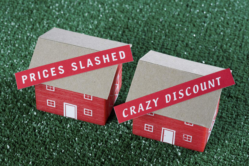 无人,家,横图,俯视,室内,特写,白天,草地,草坪,植物,指示牌,静物,一排,阴影,整齐,立体,反射,空间,英文,标志,文字,影子,字符,字母,房屋,屋子,公寓,标识,洋房,楼房,住宅,草,排列,绿色,模型,规划,英文字母,队列,直观,建筑模型,建筑设计,两栋,设计,彩图,高角度拍摄,房子