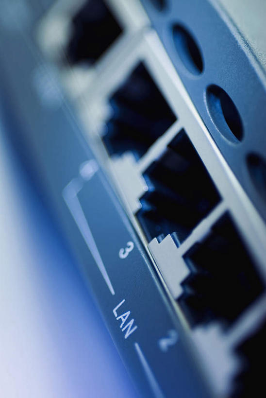 无人,竖图,俯视,室内,特写,白天,科技,静物,一排,阴影,朦胧,模糊,整齐,反射,网络,信息,英文,标志,文字,影子,字符,字母,信号灯,通讯设备,标识,排列,一个,通信,创意,单个,英文字母,队列,通信设备,路由器,彩图,高角度拍摄,网关设备