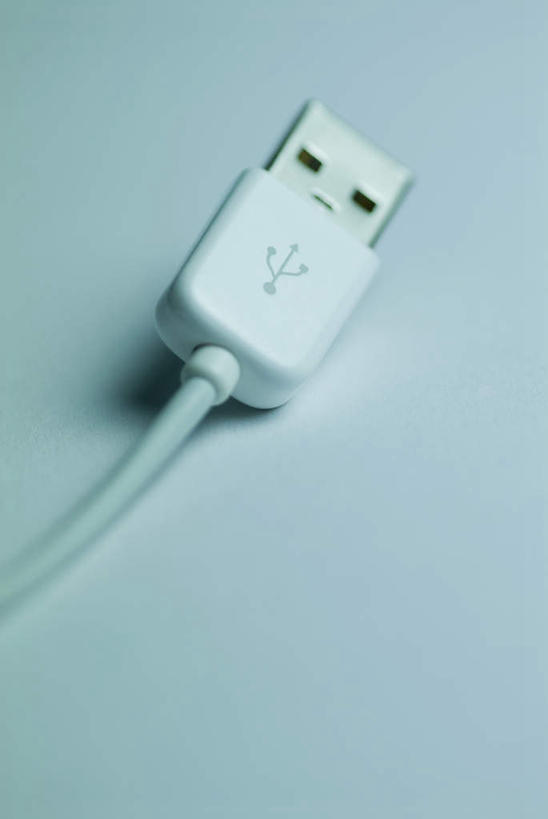 无人,竖图,俯视,室内,特写,白天,数据,静物,一根,阴影,灰色背景,朦胧,模糊,反射,传输,影子,摄影,USB接口,通用串行总线,影棚,接口,端口,彩图,高角度拍摄,影棚拍摄,拍摄