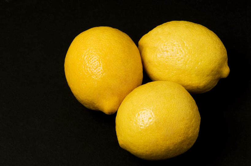 无人,横图,俯视,室内,特写,白天,桌子,柠檬,阴影,黑色背景,反射,影子,排列,三个,黄色,摄影,影棚,摆列,益母果,柠果,彩图,高角度拍摄,影棚拍摄,拍摄,布列,分列