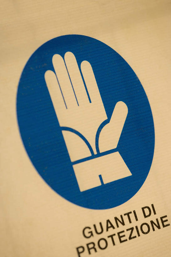 手,无人,竖图,室外,特写,白天,正面,静物,英文,标志,文字,字符,字母,标识,手部,英文字母,单手,彩图