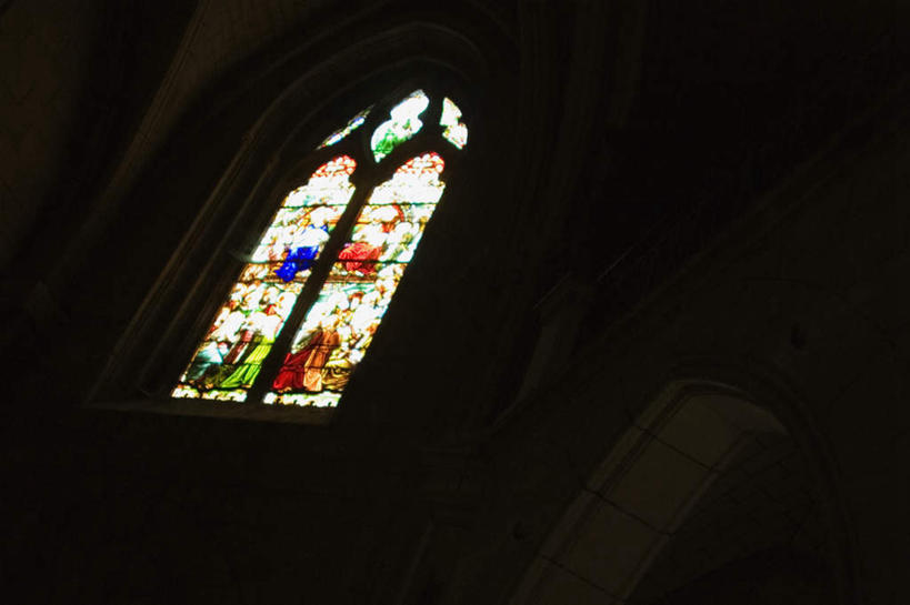 无人,教堂,横图,室内,白天,仰视,旅游,度假,名胜古迹,窗户,标志建筑,地标,建筑,法国,欧洲,节日,遗迹,墙,古迹,文化,文物,娱乐,建设,古建筑,玻璃窗,墙壁,墙面,祈祷,享受,休闲,健康,旅游胜地,放松,许愿,宗教,信仰,纪念,祈求,基督教,天主教,信念,古文明,法兰西共和国,首府,波尔多,阿基坦,法兰西第五共和国,彩绘玻璃,彩色玻璃,教堂玻璃,艺术玻璃,亚魁当,波尔多市,阿基坦大区,平安,彩图,低角度拍摄,大教堂,礼拜堂