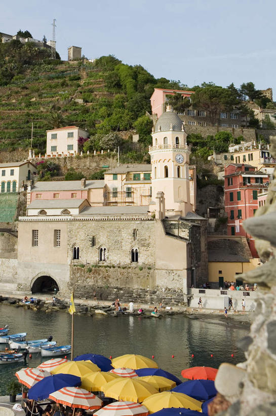 无人,家,竖图,俯视,室外,白天,度假,河流,美景,山,山脉,水,植物,城市风光,城市,意大利,欧洲,阴影,波纹,光线,影子,房屋,屋子,河水,景观,山峰,水流,公寓,涟漪,山峦,娱乐,洋房,楼房,住宅,树,树木,蓝色,绿色,倒影,蓝天,水纹,天空,阳光,自然,波浪,群山,天,享受,休闲,景色,放松,生长,晴朗,成长,倒映,南欧,万里无云,意大利共和国,利古里亚,水晕,利古里亚大区,反照,五渔村,韦尔纳扎,五乡地,晴空,晴空万里,彩图,高角度拍摄,房子