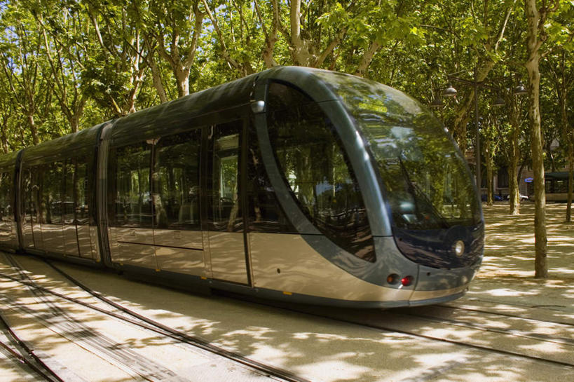 无人,横图,室外,白天,正面,旅游,度假,美景,植物,汽车,电车,法国,欧洲,阴影,光线,影子,景观,娱乐,车,树,树木,绿色,阳光,自然,交通工具,享受,休闲,景色,放松,生长,成长,自然风光,载具,法兰西共和国,首府,波尔多,阿基坦,法兰西第五共和国,无轨电车,亚魁当,波尔多市,阿基坦大区,彩图