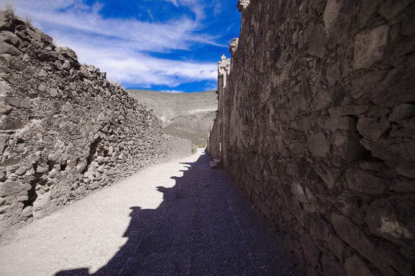 无人,横图,室外,白天,正面,旅游,度假,石头,美景,山,山脉,道路,路,墨西哥,阴影,光线,石子,影子,景观,山顶,山峰,云,云朵,小路,交通,山峦,云彩,娱乐,蓝色,白云,蓝天,天空,阳光,自然,群山,天,享受,休闲,景色,放松,乡间小路,晴朗,北美,北美洲,自然风光,美洲,沉积岩,圣路易斯波托西,北亚美利加洲,亚美利加洲,墨西哥合众国,仙人掌王国,圣路易斯波托西州,颠峰,极峰,水成岩,石块,岩石,晴空,彩图