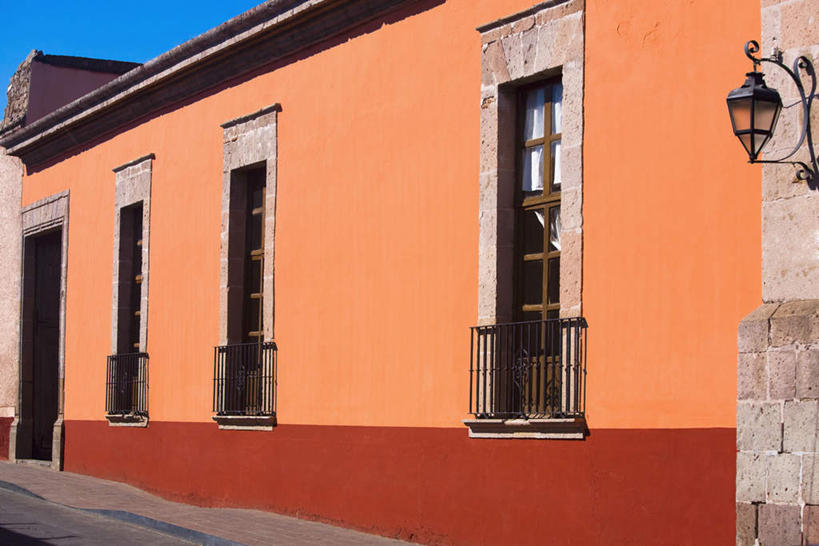 无人,家,栏杆,露台,横图,室外,白天,正面,度假,美景,窗户,阳台,城市风光,城市,照明,墨西哥,一排,阴影,整齐,光线,壁灯,影子,房屋,墙,屋子,景观,公寓,围栏,灯光,娱乐,洋房,护栏,楼房,玻璃窗,墙壁,墙面,住宅,灯,排列,蓝色,蓝天,天空,阳光,灯具,天,享受,休闲,景色,放松,晴朗,照亮,北美,北美洲,照明设备,队列,美洲,万里无云,首府,莫雷利亚,米却肯,北亚美利加洲,亚美利加洲,墨西哥合众国,仙人掌王国,巴亚多利德,米却肯州,莫雷利亚市,晴空,晴空万里,彩图,房子,露天阳台