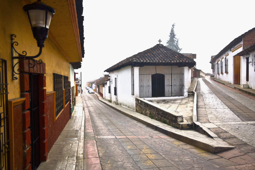 无人,家,横图,室外,白天,正面,度假,美景,窗户,城市风光,城市,道路,路,照明,墨西哥,壁灯,房屋,墙,屋子,景观,公寓,小路,灯光,交通,娱乐,洋房,楼房,玻璃窗,墙壁,墙面,住宅,灯,天空,灯具,天,享受,休闲,景色,放松,照亮,北美,北美洲,照明设备,美洲,恰帕斯,恰帕斯州,北亚美利加洲,亚美利加洲,墨西哥合众国,仙人掌王国,圣克里斯托瓦尔.德拉斯卡萨斯,彩图,房子