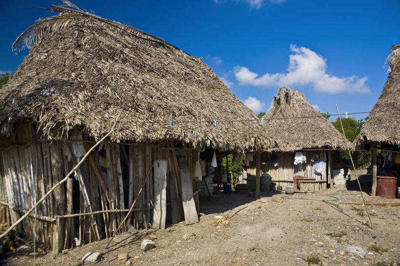 无人,家,木屋,横图,室外,白天,正面,旅游,度假,美景,植物,墨西哥,阴影,光线,影子,景观,云,云朵,云彩,娱乐,住宅,树,树木,蓝色,绿色,白云,蓝天,天空,阳光,自然,天,享受,休闲,景色,放松,生长,晴朗,成长,北美,北美洲,自然风光,美洲,韦拉克鲁斯,韦拉克鲁斯州,北亚美利加洲,亚美利加洲,墨西哥合众国,仙人掌王国,维拉克鲁斯,维拉克鲁斯州,晴空,彩图,茅舍,茅屋,棚屋,小木屋,小屋