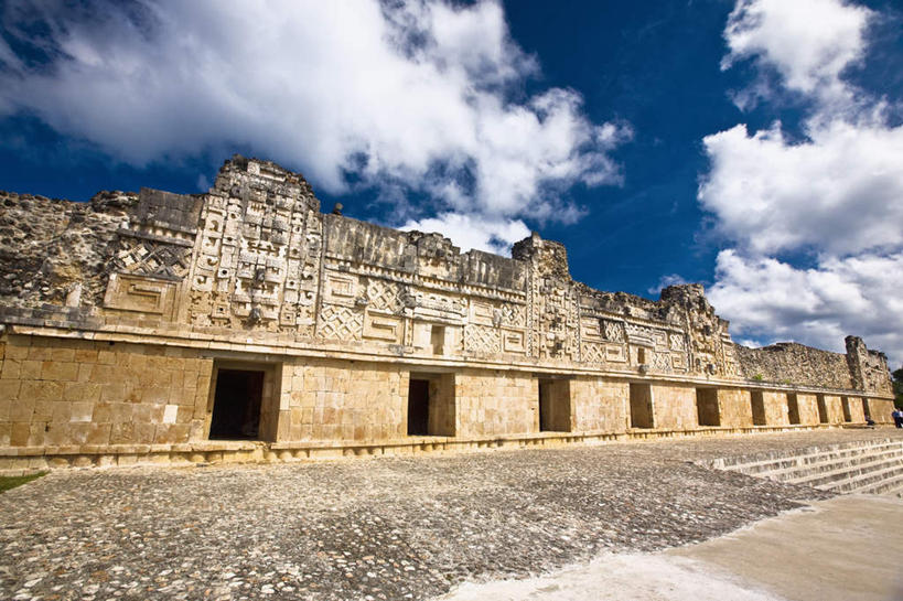 无人,横图,室外,白天,仰视,旅游,度假,石头,名胜古迹,标志建筑,地标,建筑,墨西哥,阴影,遗迹,光线,石子,影子,墙,云,云朵,云彩,古迹,文物,娱乐,建设,古建筑,废墟,墙壁,墙面,蓝色,白云,蓝天,天空,阳光,天,享受,休闲,旅游胜地,放松,晴朗,北美,北美洲,美洲,古文明,尤卡坦半岛,乌斯马尔,北亚美利加洲,亚美利加洲,墨西哥合众国,仙人掌王国,犹加敦半岛,石块,晴空,彩图,低角度拍摄