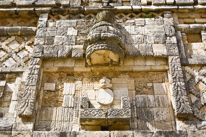 无人,横图,室外,白天,仰视,旅游,度假,石头,名胜古迹,标志建筑,地标,建筑,雕塑,墨西哥,遗迹,艺术,装饰,雕刻,雕像,石子,墙,古迹,文物,娱乐,建设,古建筑,废墟,墙壁,墙面,工艺品,享受,休闲,旅游胜地,放松,纪念,美术,北美,北美洲,主题,美洲,陈列,古文明,尤卡坦半岛,乌斯马尔,功能,美学,北亚美利加洲,亚美利加洲,墨西哥合众国,仙人掌王国,犹加敦半岛,石块,彩图,低角度拍摄