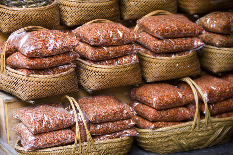 无人,商店,交叉,横图,室外,白天,正面,购物,旅游,度假,消费,竹子,袋子,中国,亚洲,一排,许多,竹制,整齐,并列,并排,编织,凤凰,篮子,塑料,很多,娱乐,商铺,排列,塑料制品,竹篮,享受,休闲,放松,金融,竹条,交织,竹制品,队列,平行,选购,贸易,塑封,东亚,湖南,湖南省,凤凰古城,中华人民共和国,血拼,华中地区,湘,市肆,商号,穿插,凤凰县,彩图,店铺,密封袋,塑封袋