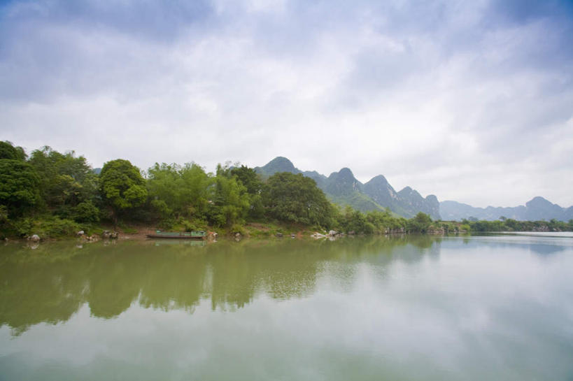 无人,横图,室外,白天,正面,旅游,度假,河流,石头,美景,森林,山,山脉,树林,水,植物,中国,亚洲,阴影,光线,石子,影子,河水,景观,山顶,山峰,水流,云,云朵,山峦,云彩,娱乐,树,树木,蓝色,绿色,白云,倒影,蓝天,天空,阳光,自然,群山,天,享受,休闲,景色,放松,生长,晴朗,成长,广西,倒映,自然风光,东亚,沉积岩,龙州,广西壮族自治区,中华人民共和国,桂,华南地区,崇左,崇左市,颠峰,极峰,反照,水成岩,石块,岩石,晴空,彩图,龙州县
