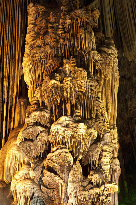 无人,竖图,室内,白天,正面,旅游,度假,石头,美景,山,山脉,中国,亚洲,景观,山峰,山峦,娱乐,自然,群山,享受,休闲,景色,放松,洞穴,广西,自然风光,东亚,钟乳石,龙宫洞,石钟乳,广西壮族自治区,中华人民共和国,桂,华南地区,崇左,崇左市,洞窟,窟窿,大新,大新县,石块,岩石,彩图,龙宫仙境,那岭乡