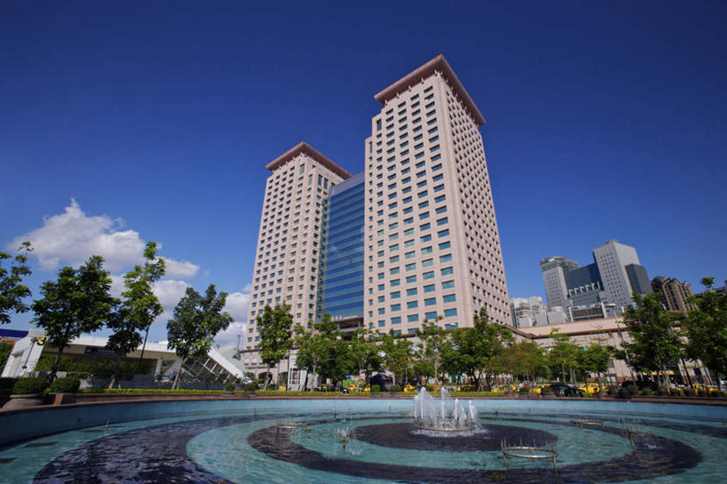 无人,高楼大厦,横图,室外,白天,仰视,度假,办公楼,美景,植物,城市风光,城市,大厦,建筑,摩天大楼,喷泉,写字楼,台湾,中国,亚洲,阴影,飞溅,溅,光线,液体,影子,景观,水滴,云,云朵,云彩,文化,娱乐,水珠,树,树木,蓝色,绿色,白云,蓝天,天空,阳光,自然,楼宇,天,品味,享受,休闲,商务楼,景色,放松,生长,晴朗,成长,喷洒,水景,东亚,台北县,港澳台,中华人民共和国,美观,台湾省,新北,新北市,设计,晴空,彩图,低角度拍摄,大楼,高层建筑,高楼,摩天楼,板桥车站,板桥区,台