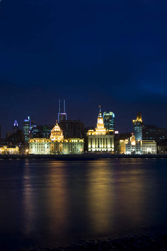 无人,高楼大厦,竖图,室外,夜晚,正面,度假,办公楼,河流,美景,水,城市风光,城市,大厦,建筑,路灯,摩天大楼,写字楼,照明,上海,中国,亚洲,阴影,光线,影子,河水,景观,水流,灯光,娱乐,灯,倒影,楼宇,享受,休闲,商务楼,景色,放松,照亮,申,倒映,照明设备,黄浦区,东亚,海关大楼,中山东一路,上海市,中华人民共和国,沪,华东地区,反照,彩图,大楼,高层建筑,高楼,摩天楼