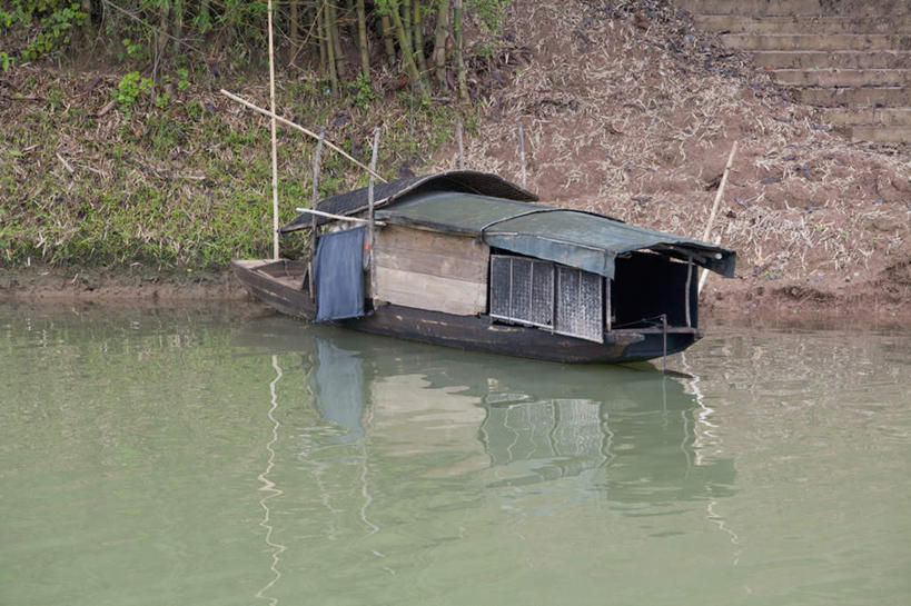 无人,横图,室外,白天,正面,旅游,度假,河流,美景,森林,树林,水,植物,船,中国,亚洲,河水,景观,水流,木船,娱乐,树,树木,绿色,倒影,自然,交通工具,享受,休闲,景色,放松,生长,成长,广西,倒映,舟,自然风光,载具,东亚,龙州,广西壮族自治区,中华人民共和国,桂,华南地区,崇左,崇左市,反照,彩图,龙州县