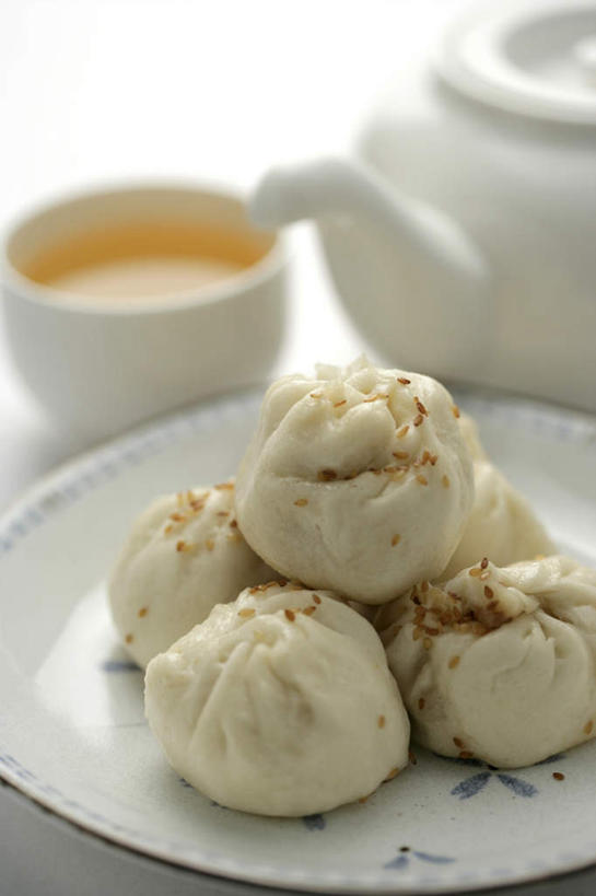 点心,无人,竖图,俯视,室内,特写,白天,白色背景,幸福,茶,杯子,餐具,一堆,许多,阴影,堆叠,堆积,朦胧,模糊,反射,碟子,壶,盘,影子,茶叶,料理,食品,包子,面点,娱乐,馒头,美食,水壶,食物,盘子,茶壶,容器,水杯,碟,享受,休闲,温馨,中式,放松,乐趣,摄影,影棚,堆,提神,舒适,醒脑,茶杯,彩图,高角度拍摄,影棚拍摄,拍摄