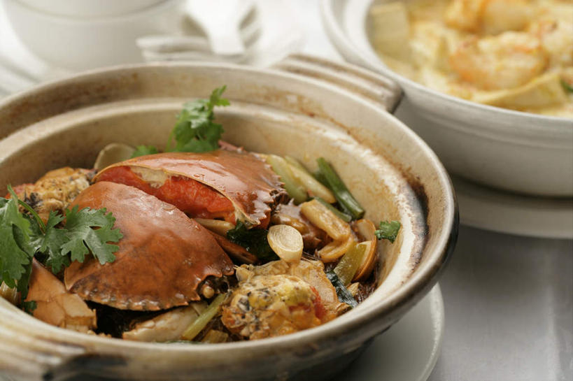 蟹,豆腐,无人,横图,俯视,室内,特写,白天,烹饪,中餐,桌面,桌子,蔬菜,厨具,新鲜,木制,螃蟹,锅子,砂锅,陶瓷,香菜,料理,食品,陶瓷制品,锅,菜肴,美食,食物,木制品,中式,摄影,佳肴,有机食品,绿色食品,影棚,锅具,豆制品,毛蟹,大闸蟹,烹饪用具,河蟹,胡菜,香荽,原荽,园荽,芫荽,胡荽,莞荽,芫茜,芫蓿,莚葛草,莚荽菜,中华绒螯蟹,烹调用具,烹调,彩图,高角度拍摄,影棚拍摄,拍摄