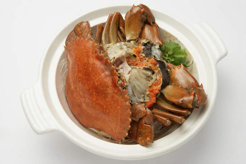 蟹,无人,横图,俯视,室内,特写,白天,白色背景,烹饪,中餐,厨具,阴影,反射,螃蟹,锅子,砂锅,影子,陶瓷,料理,食品,陶瓷制品,锅,菜肴,美食,食物,中式,摄影,佳肴,影棚,锅具,毛蟹,大闸蟹,烹饪用具,河蟹,中华绒螯蟹,烹调用具,烹调,彩图,高角度拍摄,影棚拍摄,拍摄